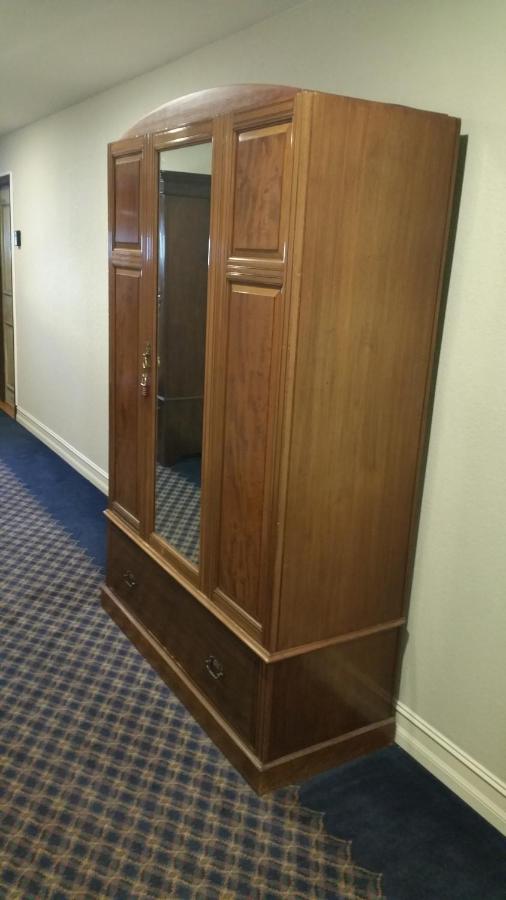 | Hyde Park Hotel