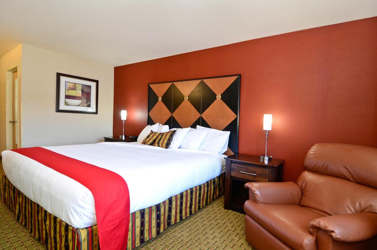 King Room - Non-Smoking at Inn America - Lewiston
