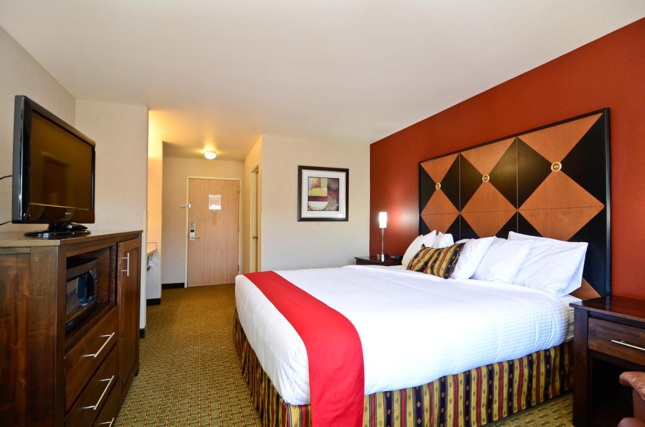 King Room - Non-Smoking at Inn America - Lewiston