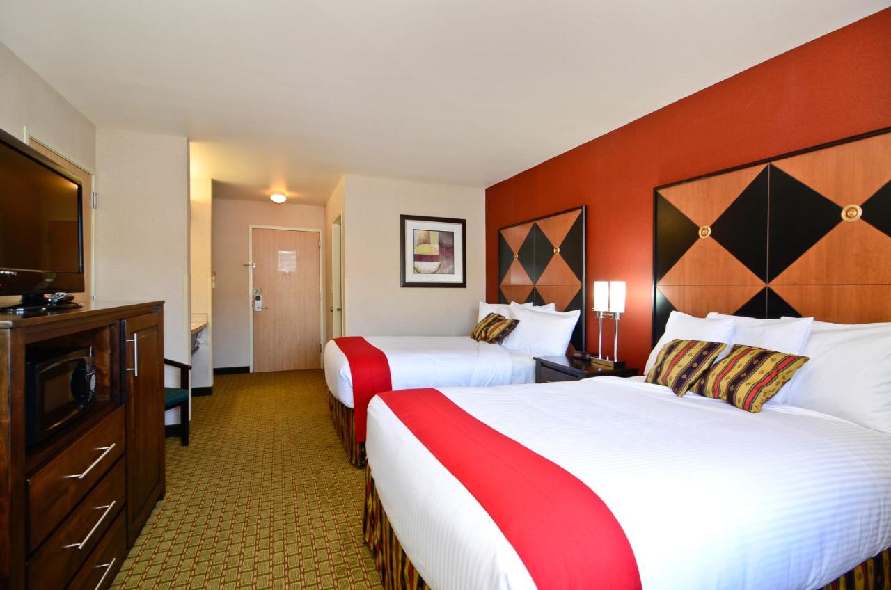 Double Room with Two Double Beds - Non-Smoking at Inn America - Lewiston