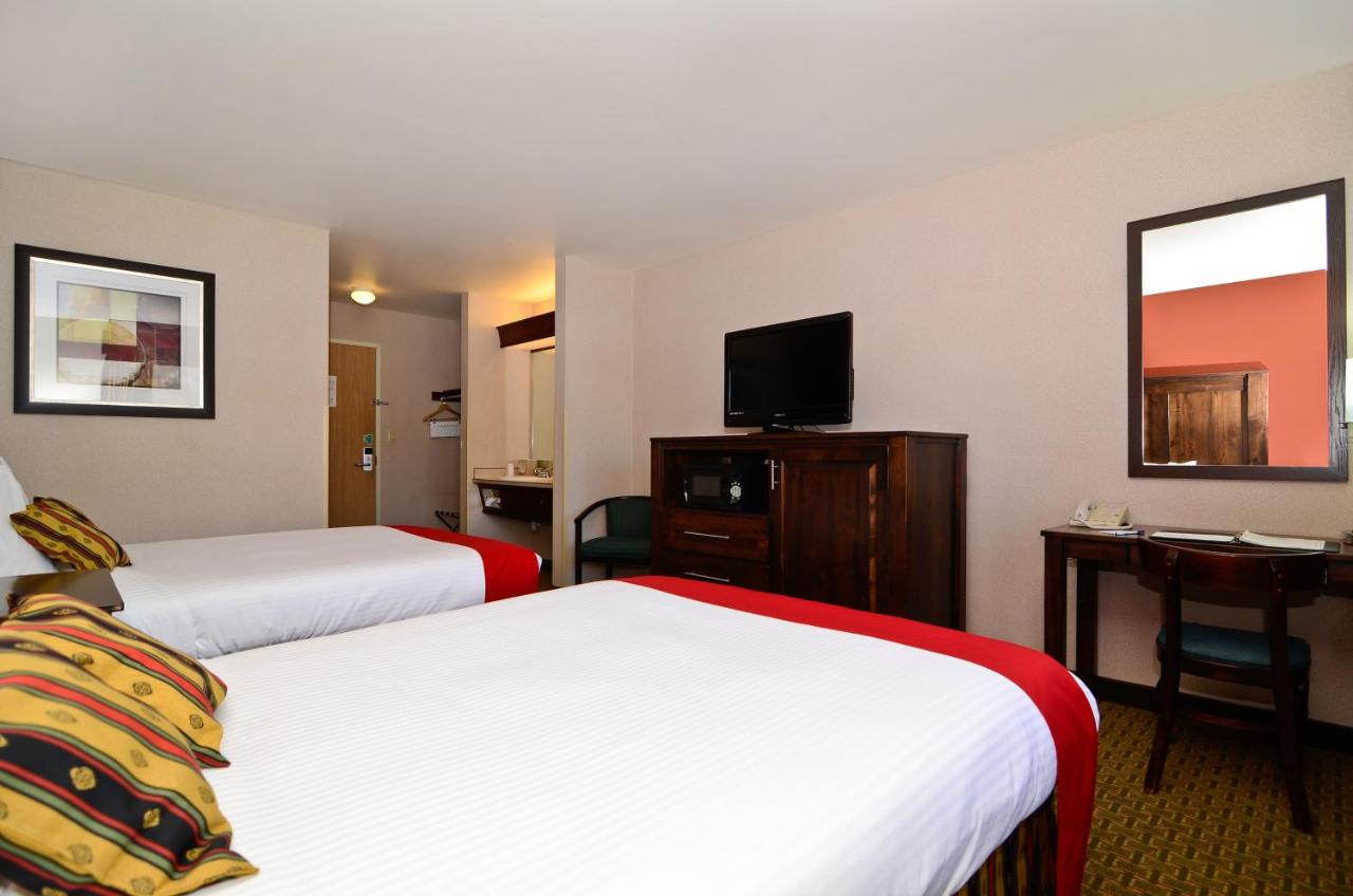 Double Room with Two Double Beds - Non-Smoking at Inn America - Lewiston