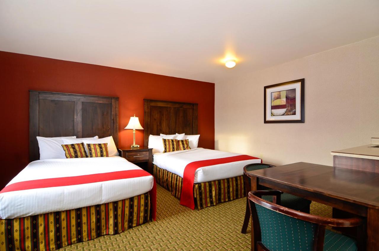 Family Room at Inn America - Lewiston