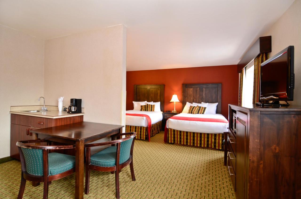 Family Room at Inn America - Lewiston