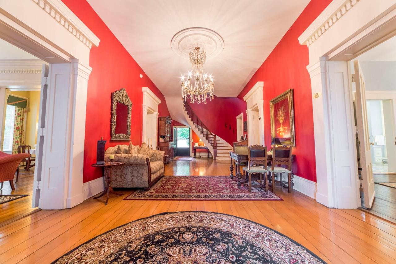 | Bourbon Manor Bed & Breakfast Inn
