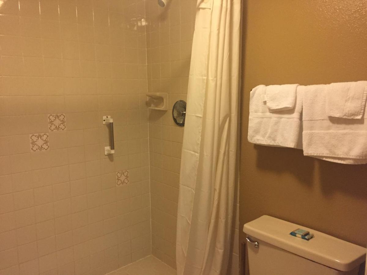 | Charlotte Bay Resort