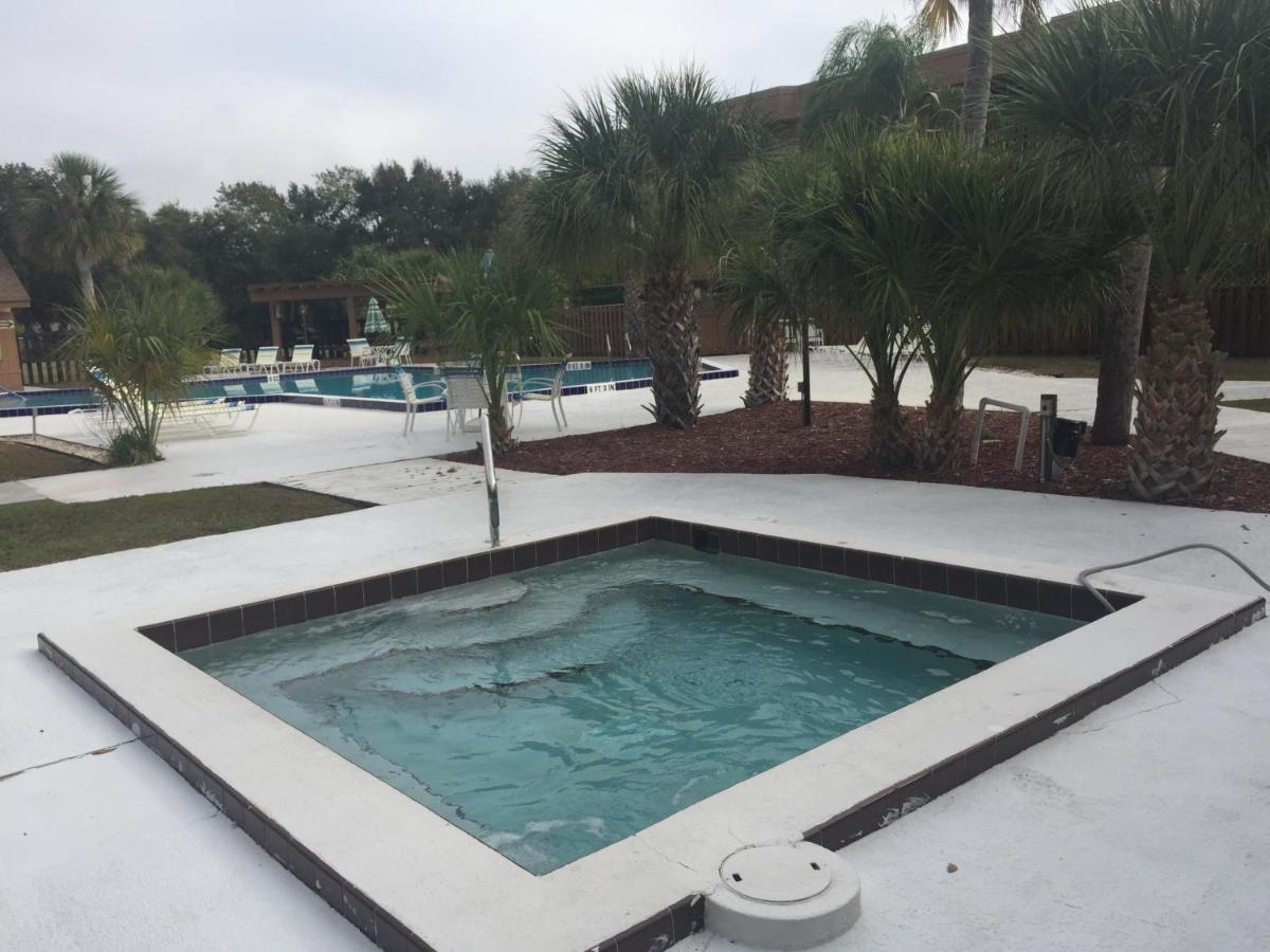 | Charlotte Bay Resort