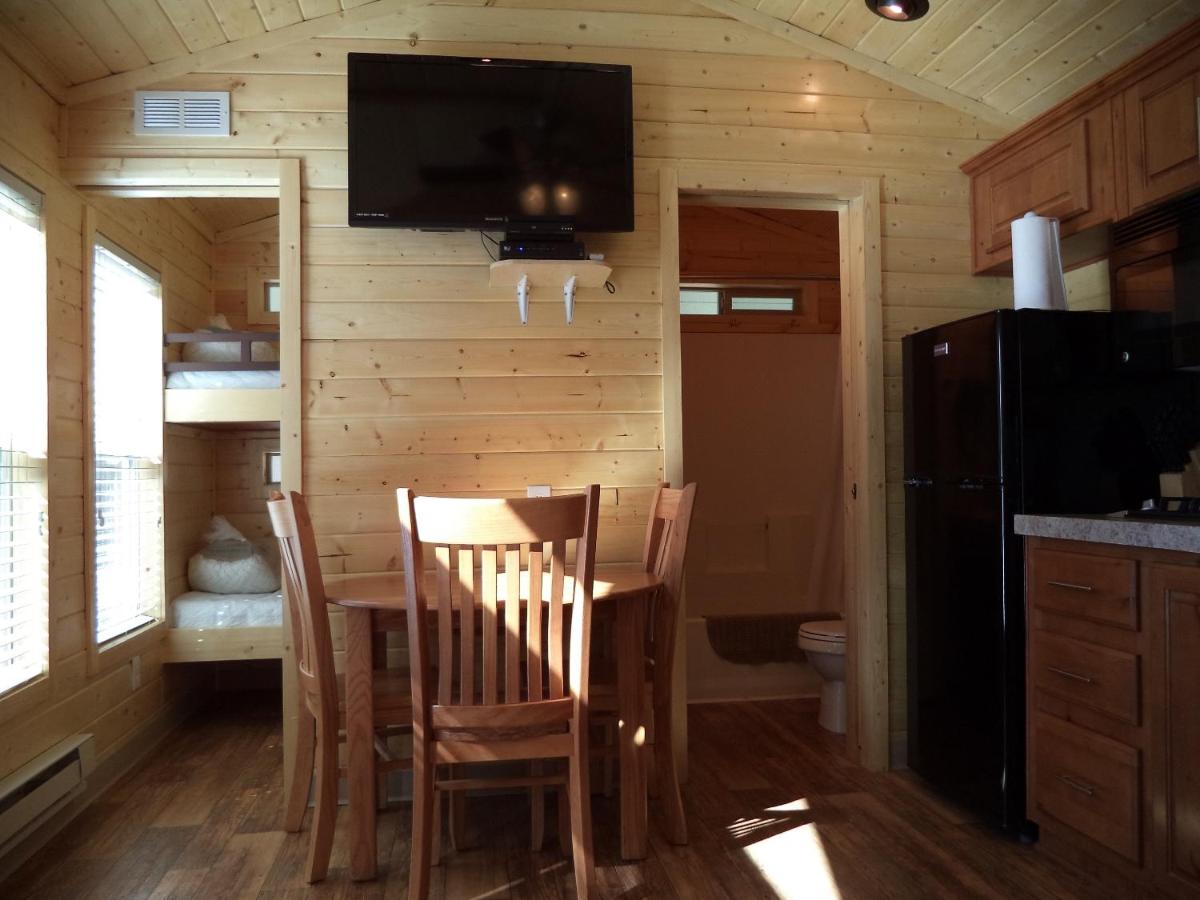  | Palm Springs Camping Resort Cabin 3