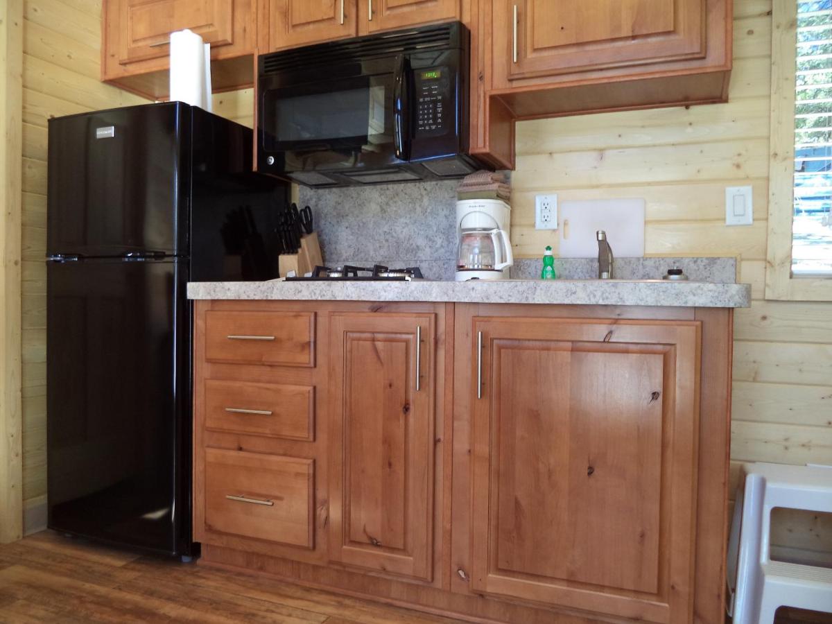  | Palm Springs Camping Resort Cabin 3