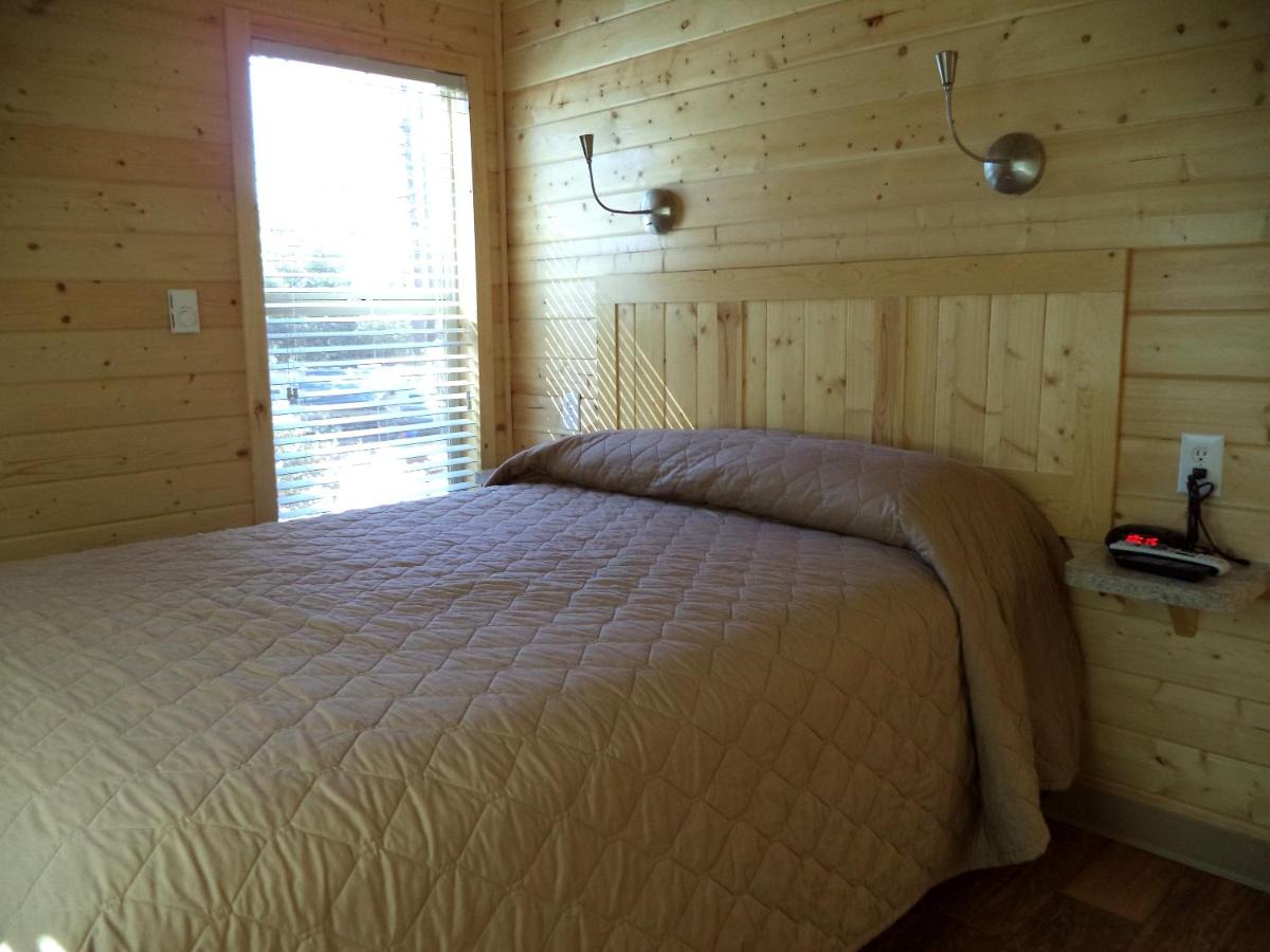  | Palm Springs Camping Resort Cabin 3