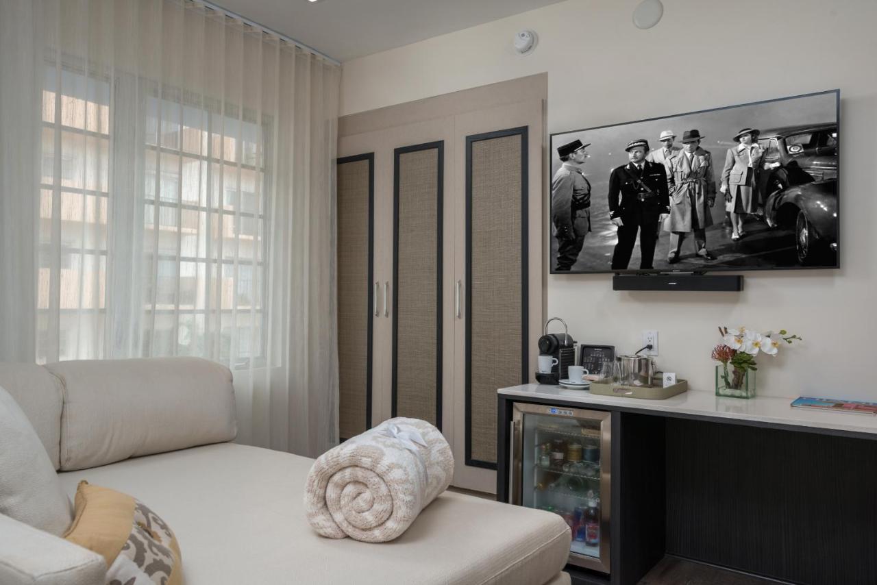 Deluxe Suite at The Marlin Hotel