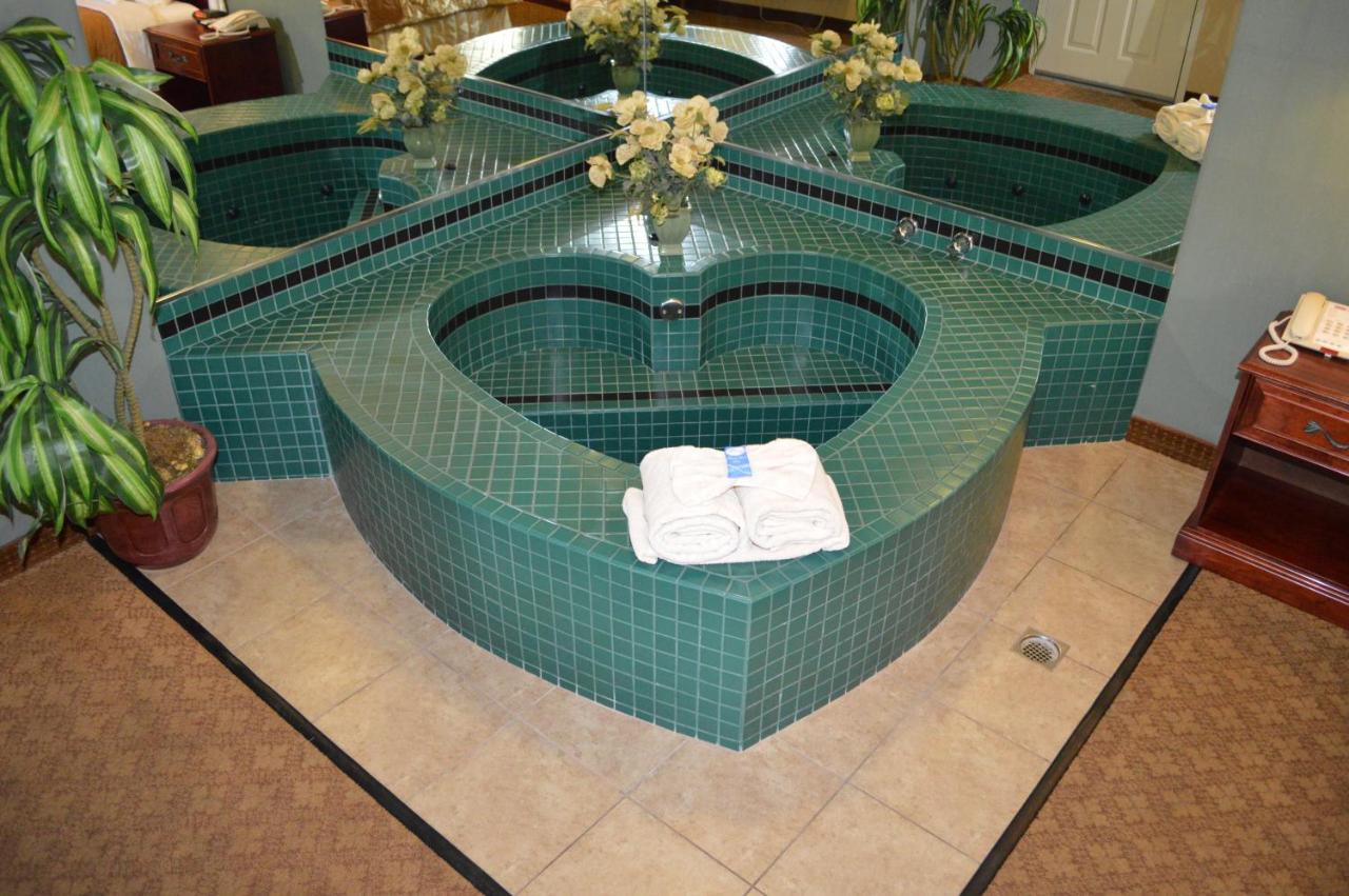 Honeymoon Suite at Dynasty Suites Redlands