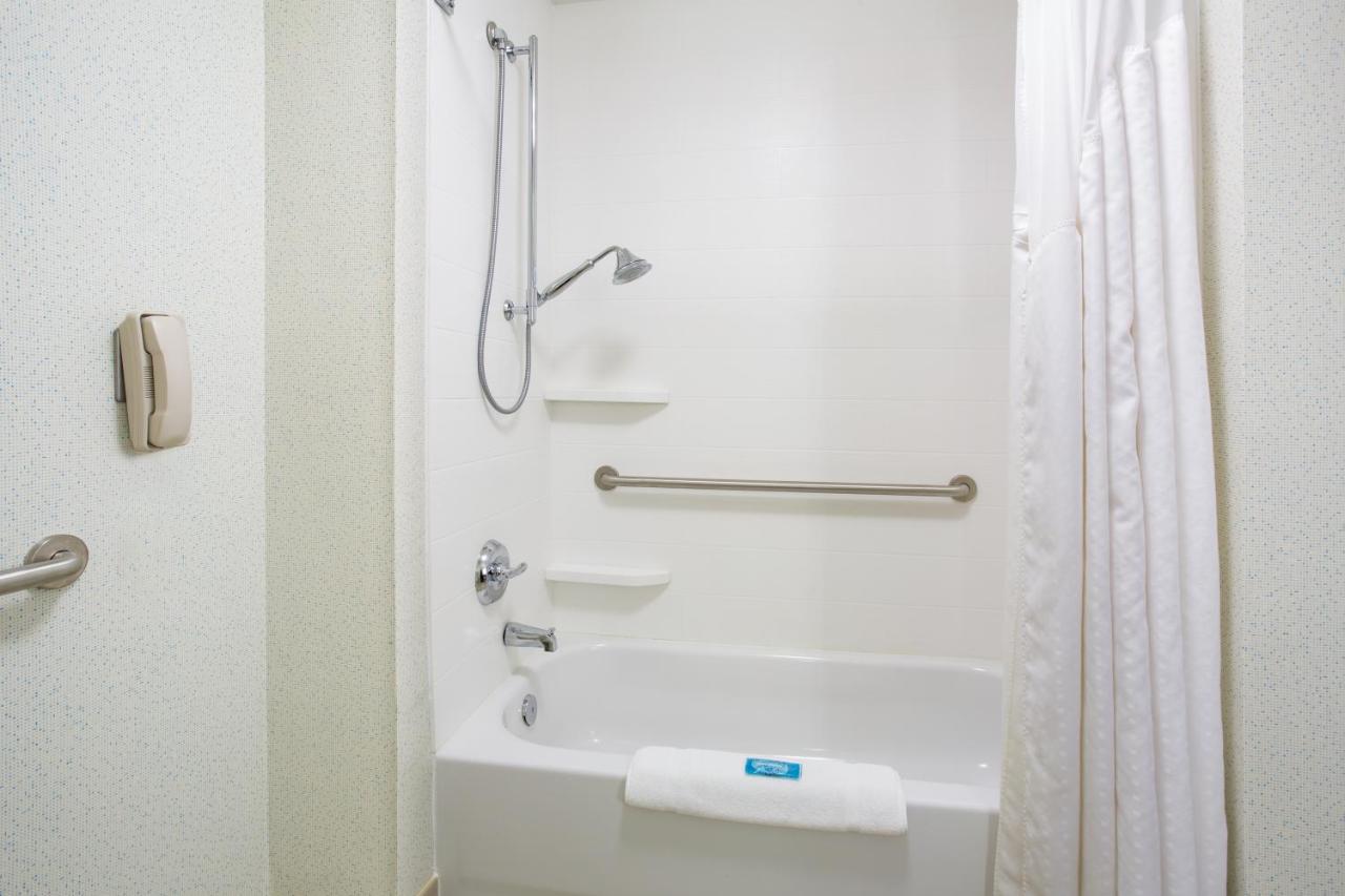 | Holiday Inn Express Kansas City - at the Legends!, an IHG Hotel