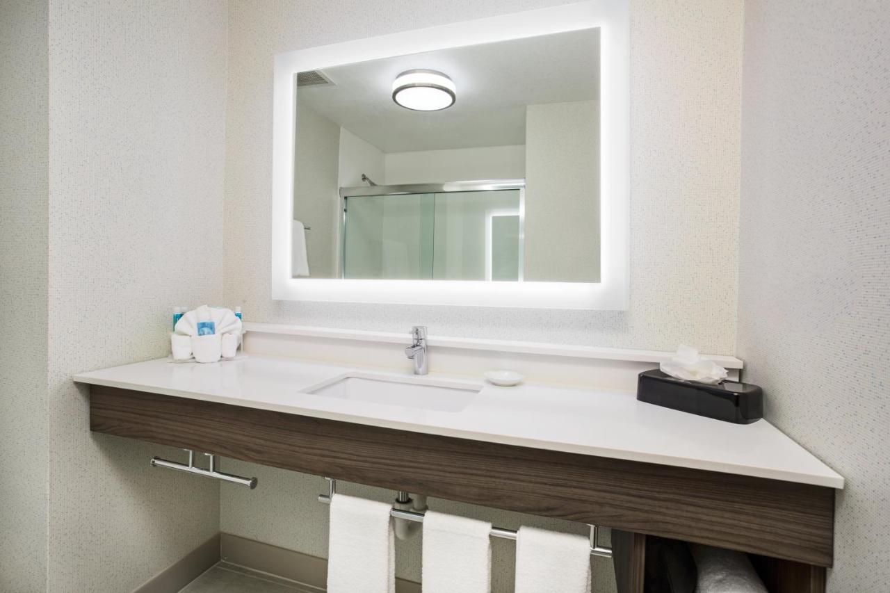 | Holiday Inn Express Kansas City - at the Legends!, an IHG Hotel