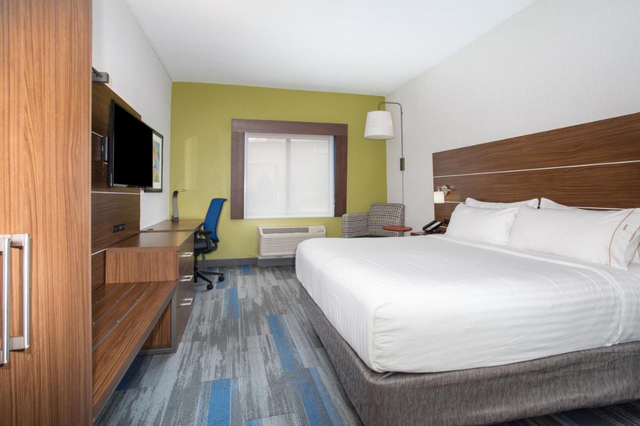 | Holiday Inn Express Kansas City - at the Legends!, an IHG Hotel