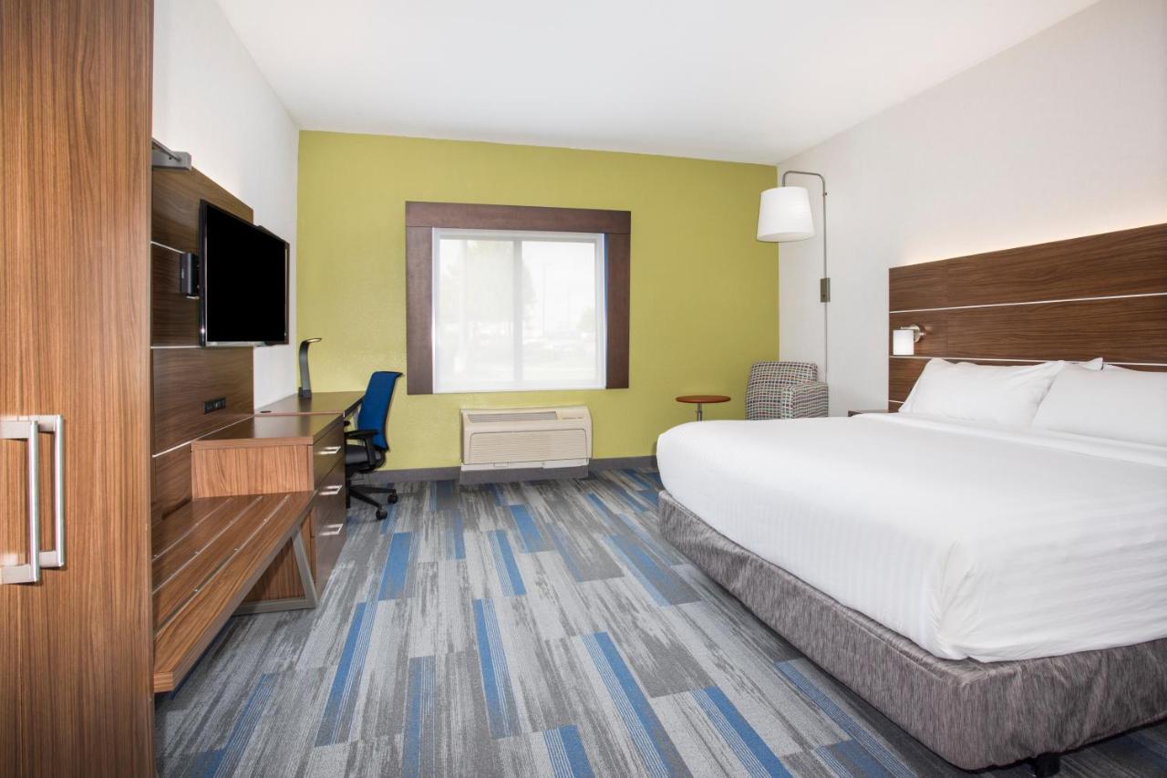 | Holiday Inn Express Kansas City - at the Legends!, an IHG Hotel