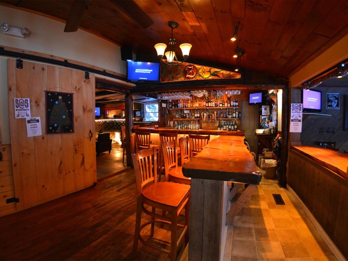 | Hyde Away Inn