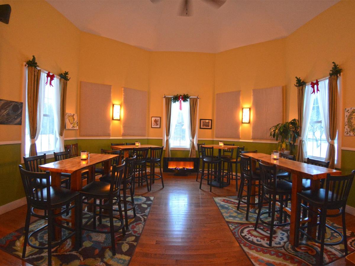 | Hyde Away Inn