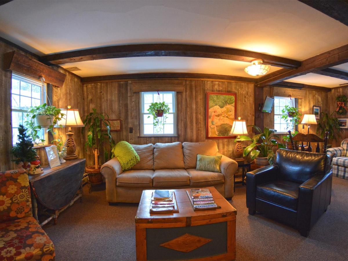 | Hyde Away Inn