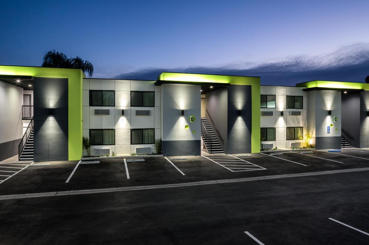 | Motel 6-Canoga Park, CA