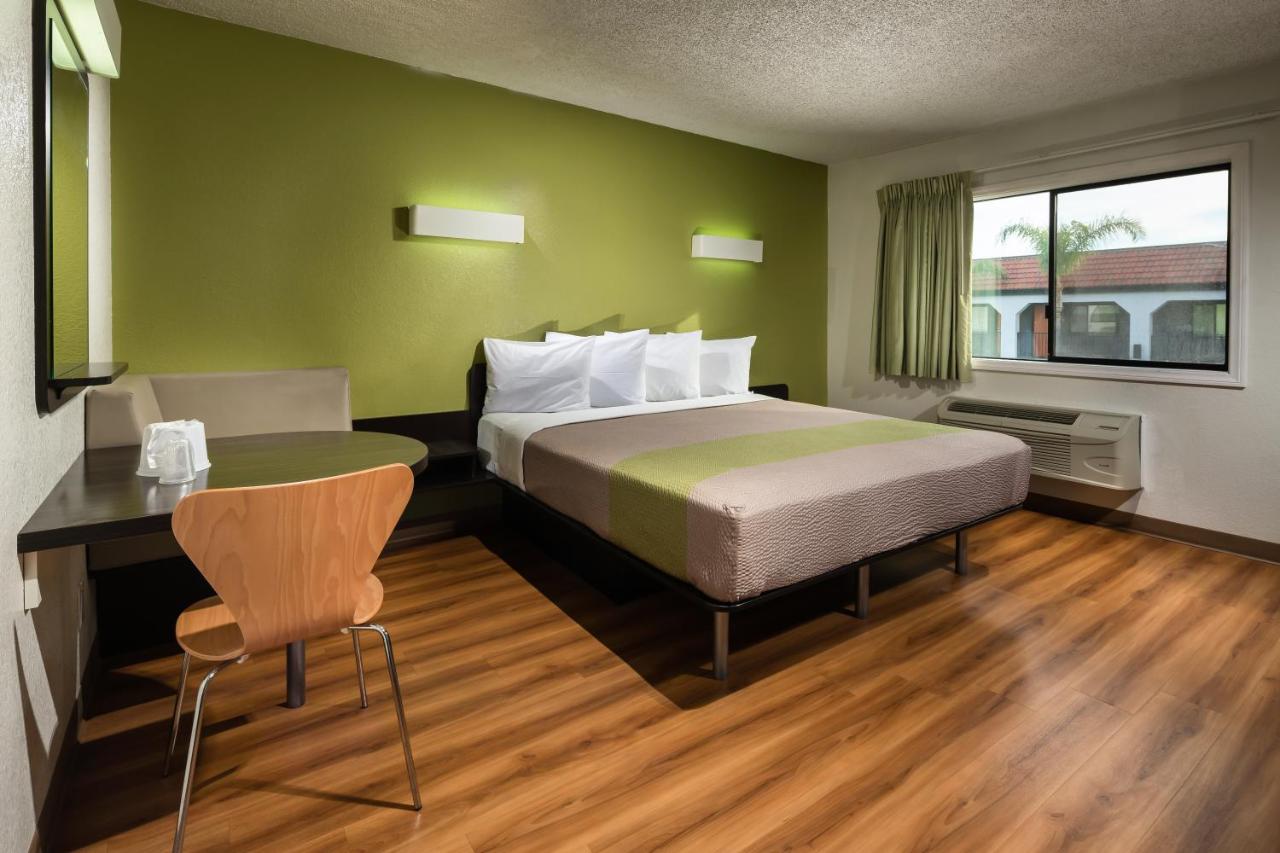 | Motel 6-Canoga Park, CA
