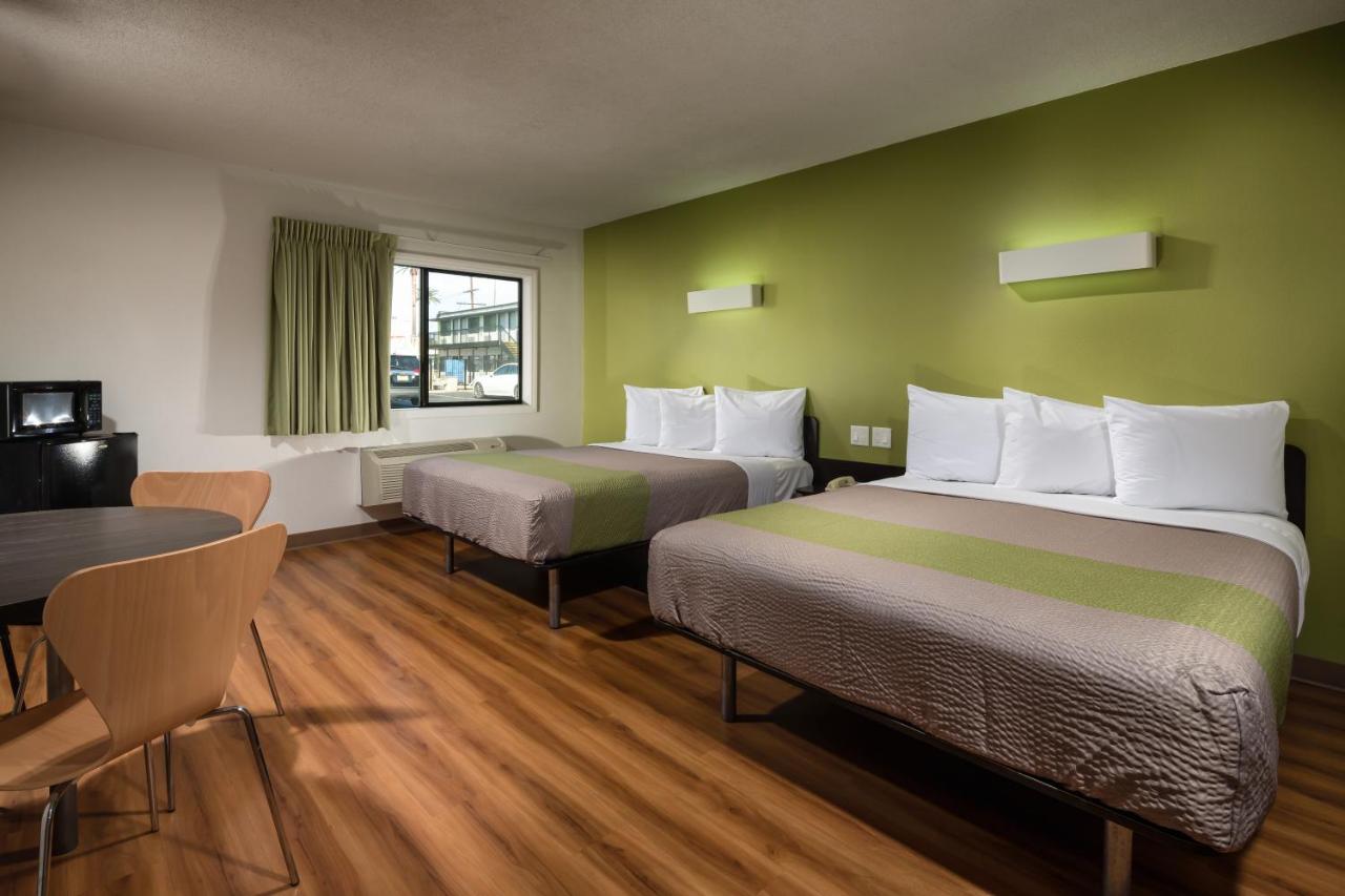 | Motel 6-Canoga Park, CA