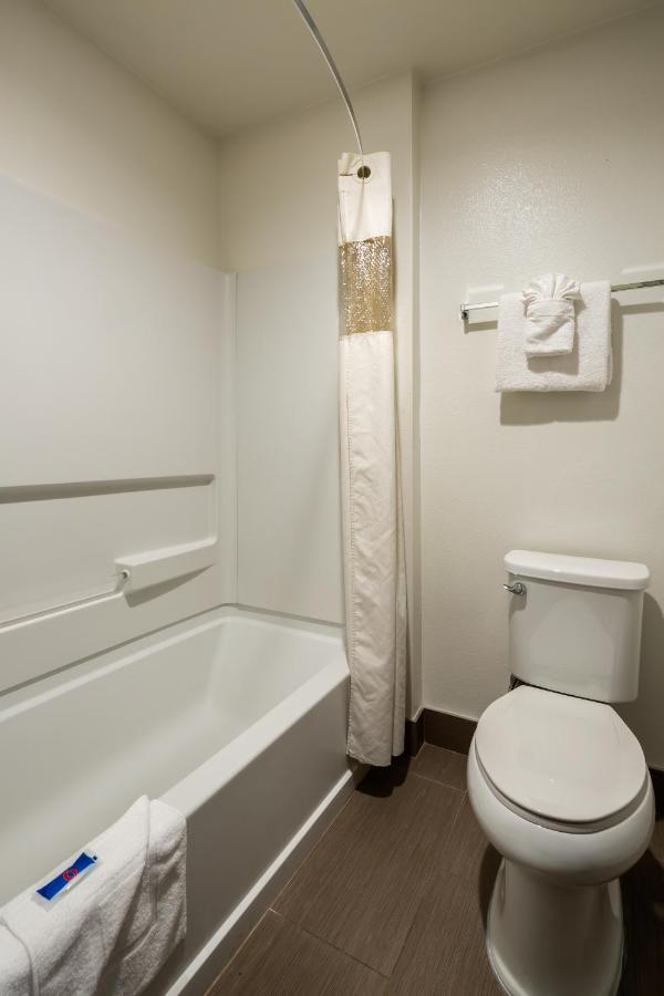 | Motel 6-Canoga Park, CA