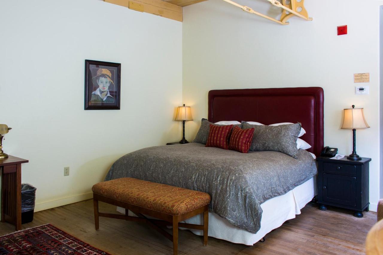 | The Common Man Inn & Restaurant