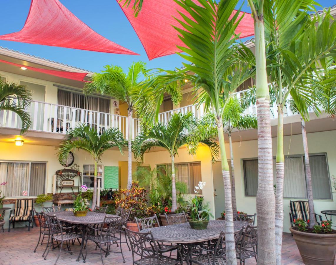 | The Big Coconut Guesthouse - Gay Men's Resort