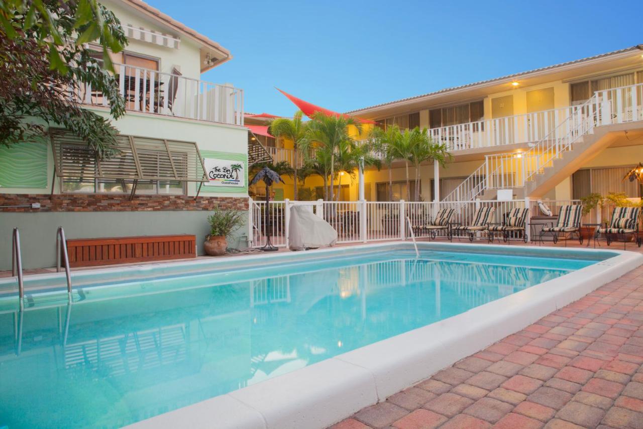 | The Big Coconut Guesthouse - Gay Men's Resort