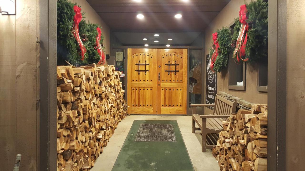 | Cascades Lodge
