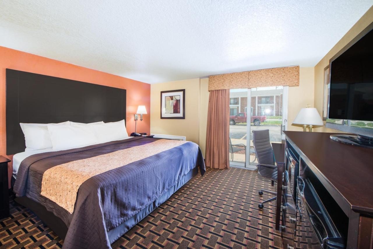 King Room - Non-Smoking at Days Inn by Wyndham Joplin