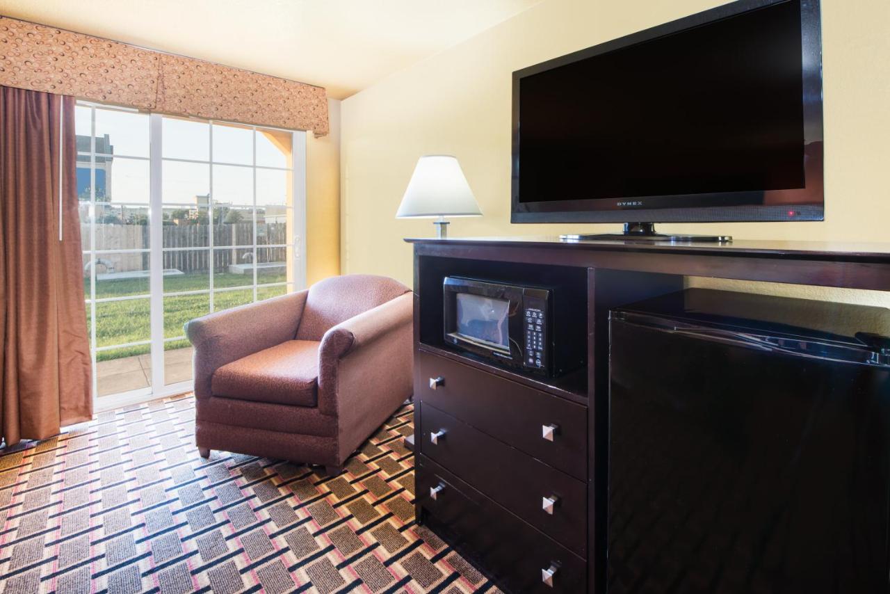 Queen Room with Two Queen Beds - Non-Smoking at Days Inn by Wyndham Joplin
