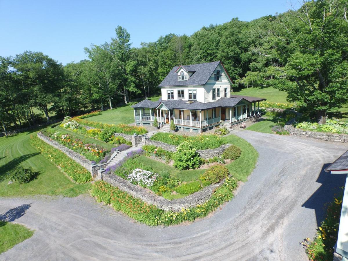 | Breezy Hill Inn