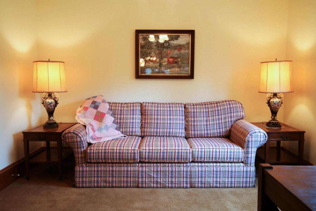 | Breezy Hill Inn