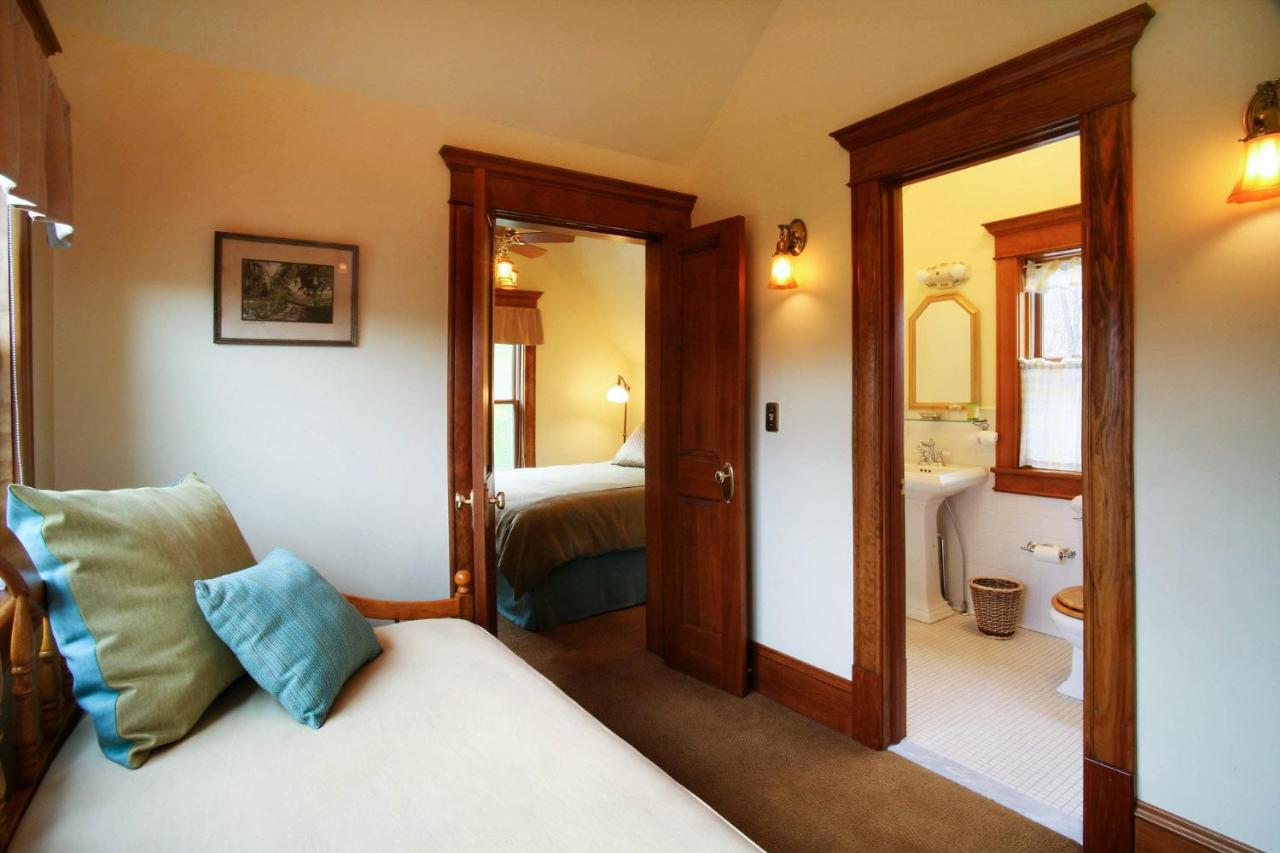 | Breezy Hill Inn