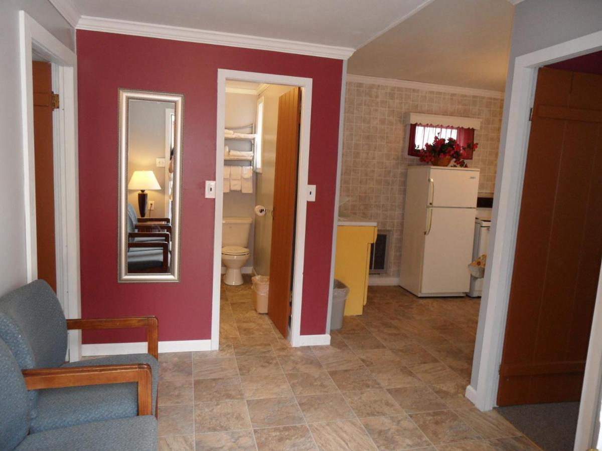 | Seven Dwarfs Motel & Cabins