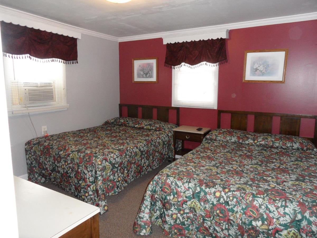 | Seven Dwarfs Motel & Cabins