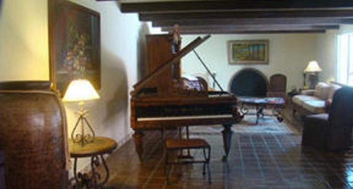| Spanish Villa Inn