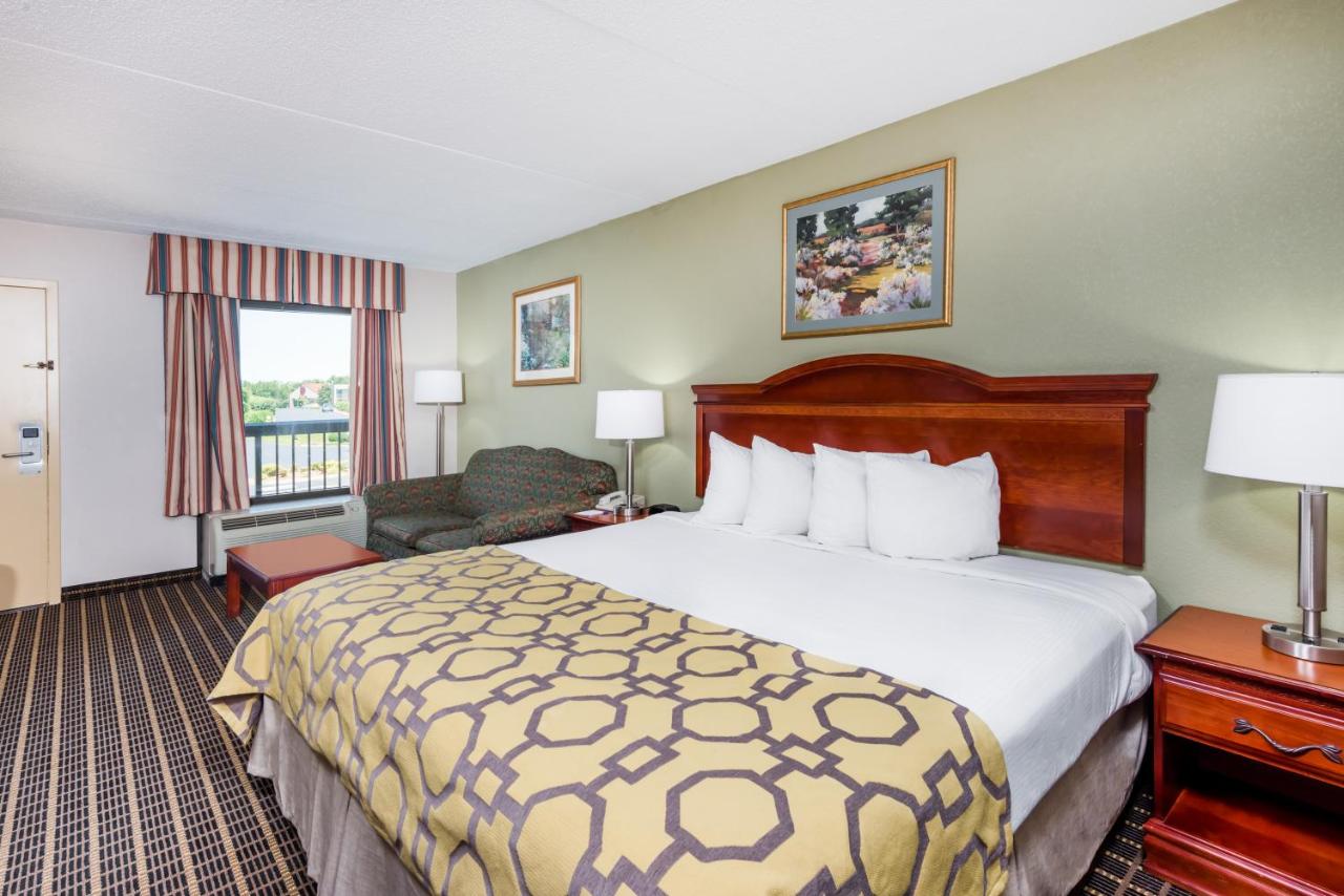 King Room with Sofa Bed - Non Smoking at Baymont by Wyndham Clarksville Northeast