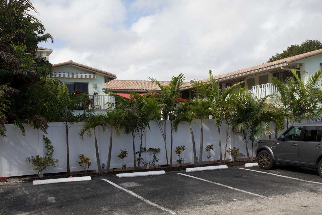 | The Big Coconut Guesthouse - Gay Men's Resort