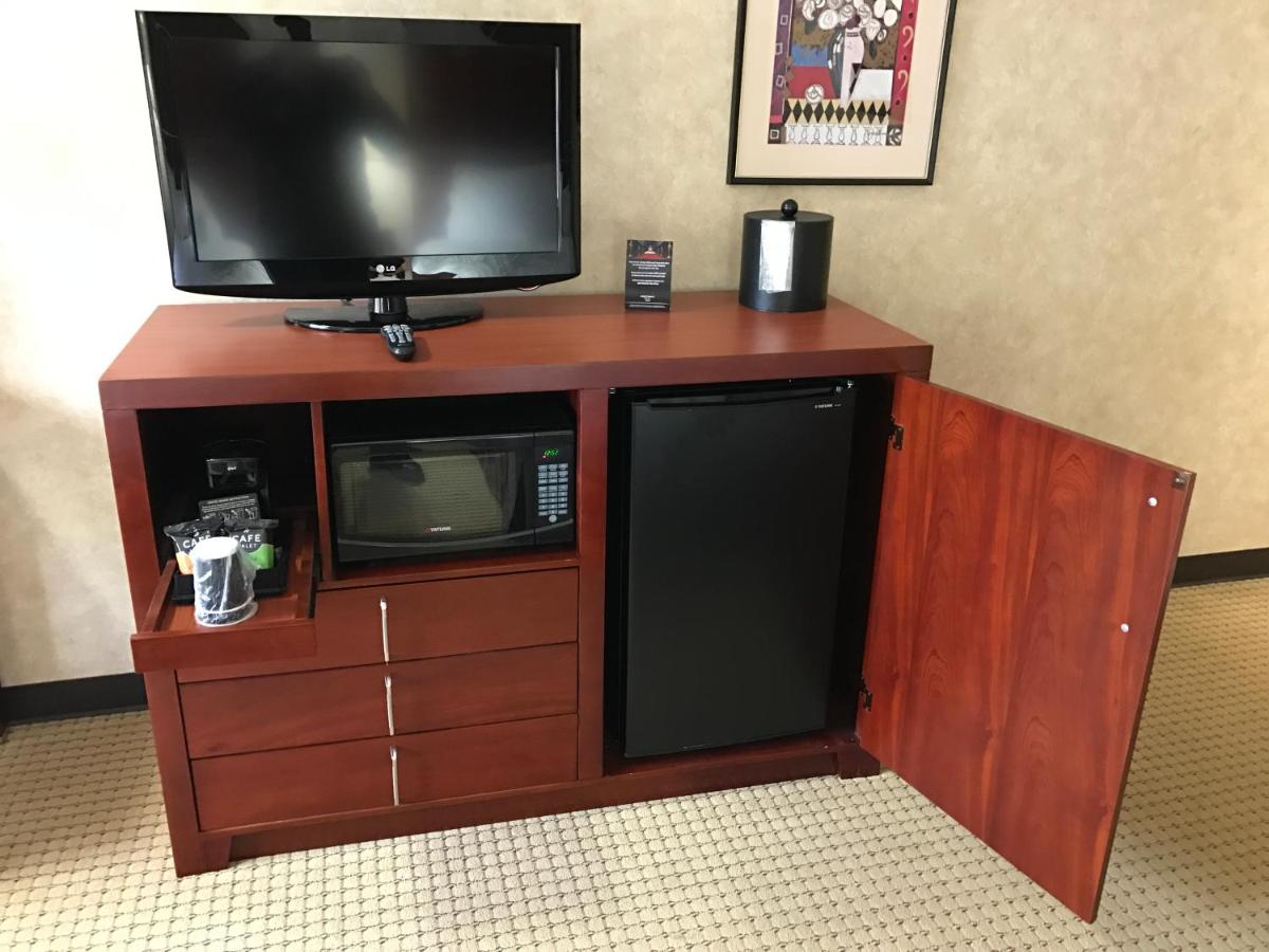 Queen Room with Two Queen Beds at Hollywood Casino Joliet