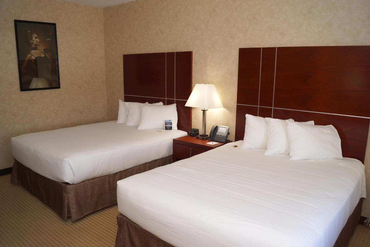 Queen Room with Two Queen Beds at Hollywood Casino Joliet
