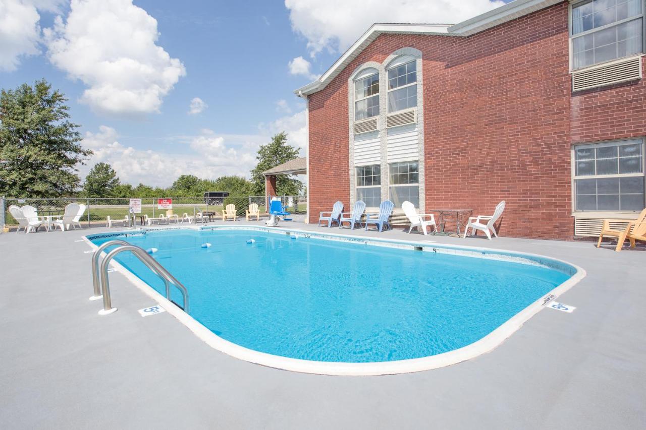 | Super 8 by Wyndham Nixa/Springfield Area