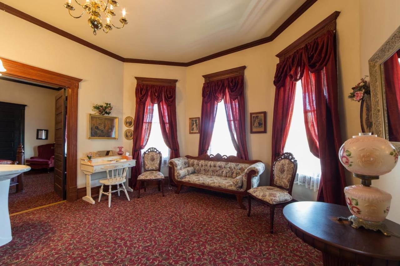 | Grand Victorian Inn
