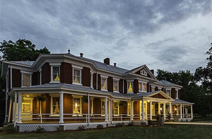 | Grand Victorian Inn