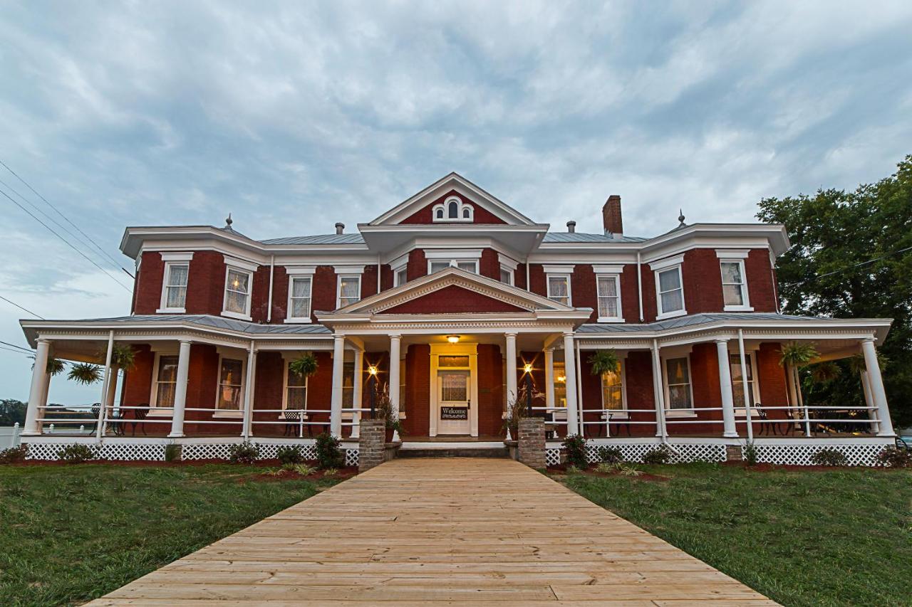 | Grand Victorian Inn