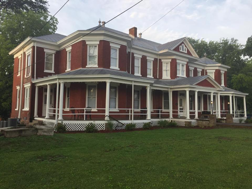 | Grand Victorian Inn
