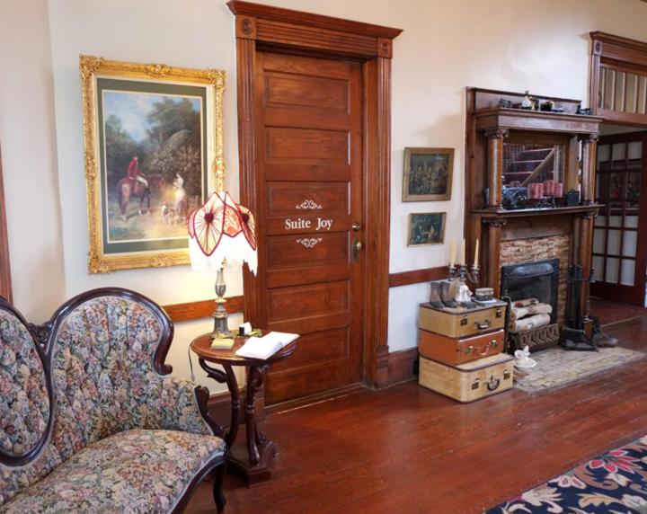 | Grand Victorian Inn