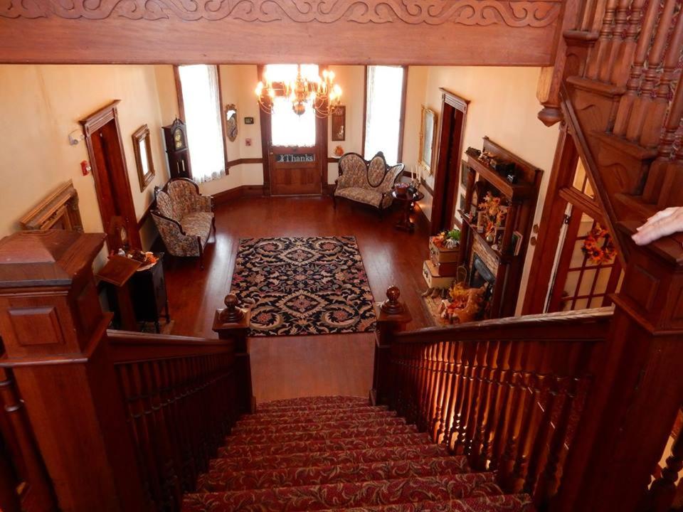 | Grand Victorian Inn