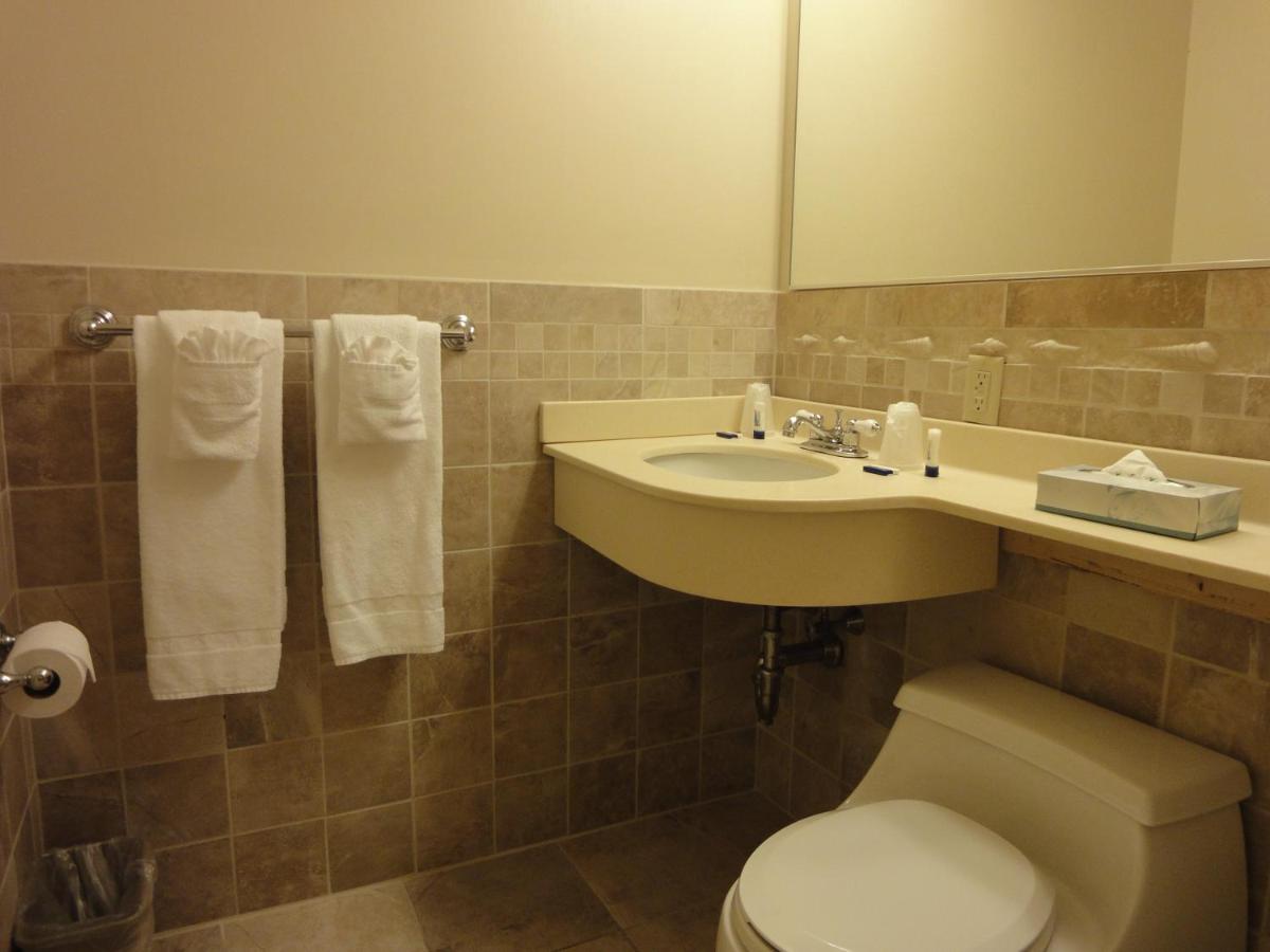 | Hyannis Travel Inn